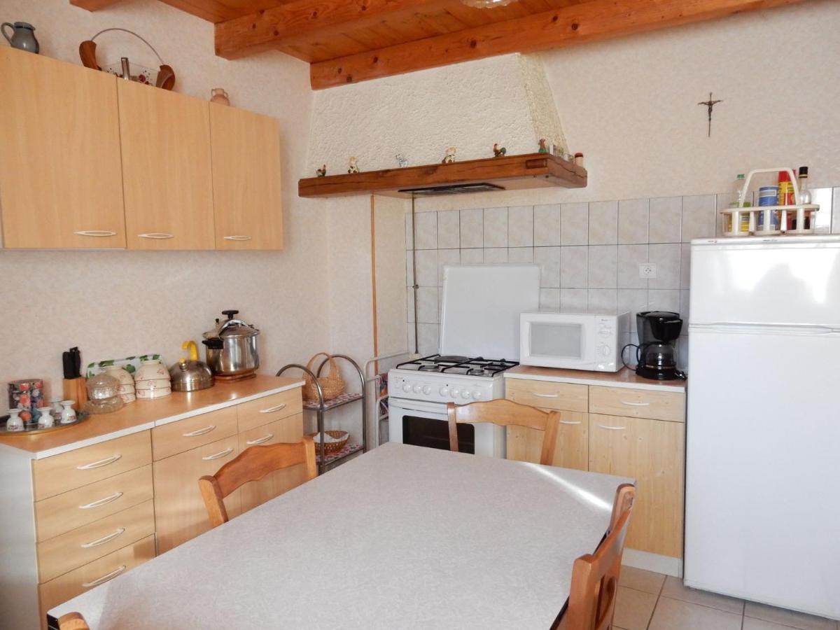Spacious Holiday Home Near The Forest Esmoulieres Værelse billede